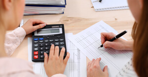 FXで確定申告!国内FXと海外FXの課税方法の違いを知って書類の用意をスムーズに